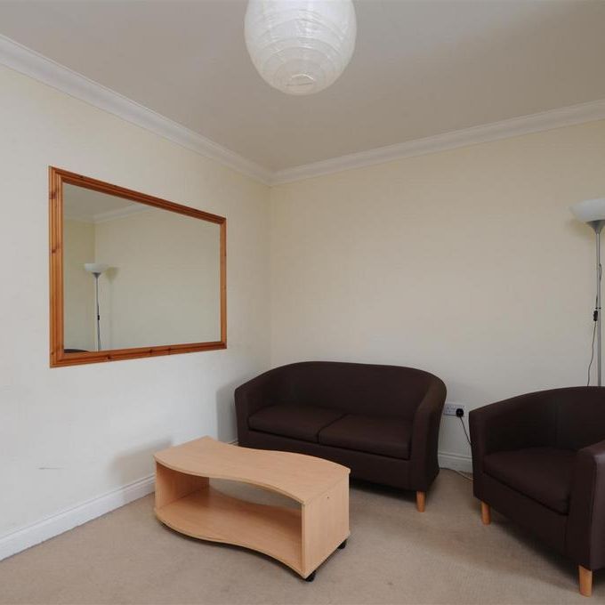 3 bedroom flat to rent - Photo 1