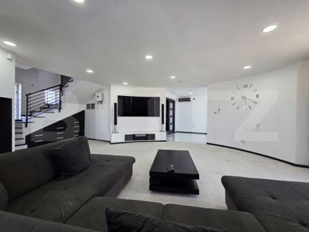 Confort Modern și Facturi Zero: Vilă Unică cu Vitraje Mar - Fotografie 2