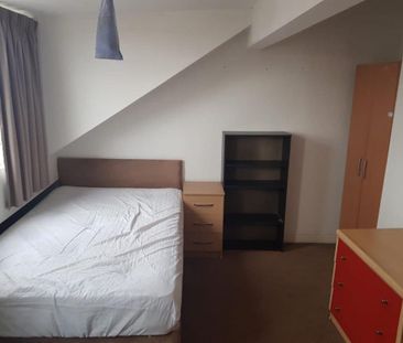 4 bedroom terraced house to rent - Photo 4