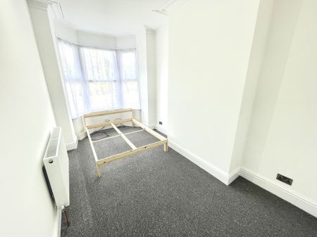 Room 1, 670 City Road, Manor, Sheffield, S2 - Photo 4