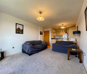 2 bedroom flat to rent - Photo 2