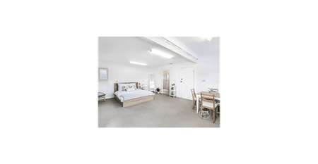 Stylish Family Home - Photo 2