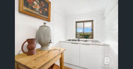 THREE BEDROOM HOME ON THE FRINGE OF BALLARAT CBD - Photo 2