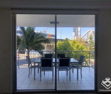 Room to Rent in Beautiful 3 Bedroom Apartment - Photo 6
