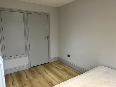 Bedsit, Ashbourne Court, E5 - Photo 5