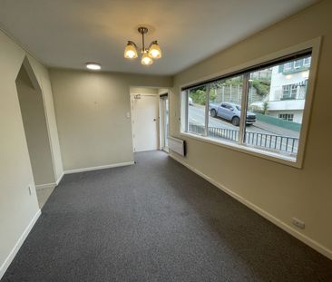 Bright & Secure 2-Bedroom Apartment with Balcony and Garage – Unbea... - Photo 2