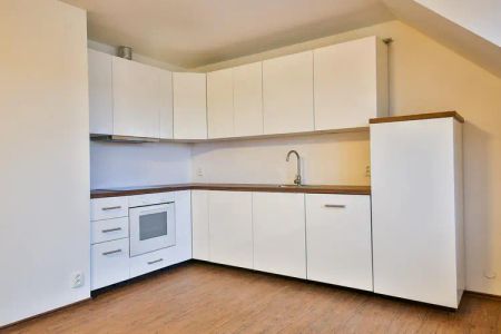 Pronájem půdního bytu 2+kk, 58 m - Photo 3