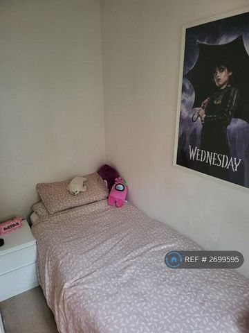 3 bedroom terraced house to rent - Photo 2