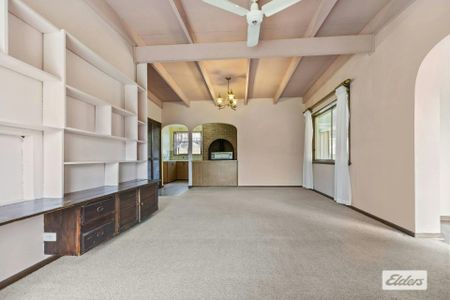 "As rare as hens' teeth" - Photo 3