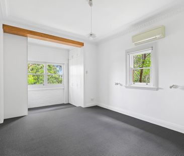 Quintessential Art Deco Apartment - Photo 2