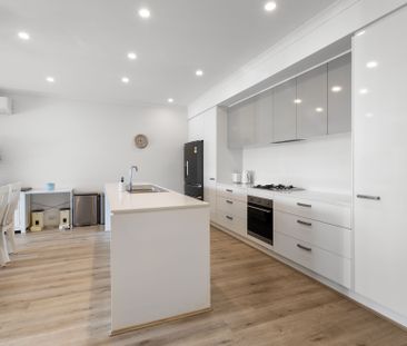 STYLISH TOWNHOUSE IN THE HEART OF NORTH LAKES - Photo 1