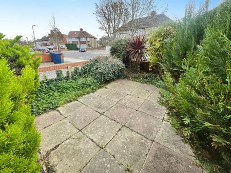 4 bedroom semi-detached house to rent - Photo 3