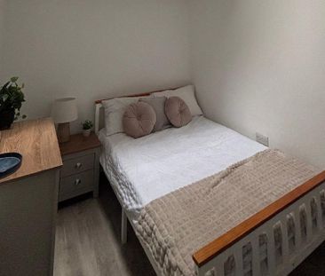 3 bedroom flat to rent - Photo 6