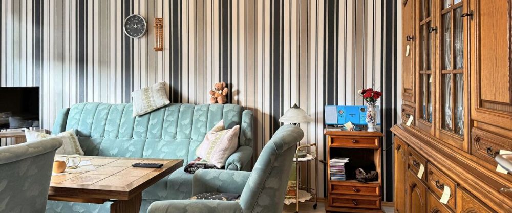 Gemütliche 2ZKB Dachgeschosswohnung mit EBK & Balkon in zentraler Sackgassenlage der Stadt Wiesmoor - Foto 1