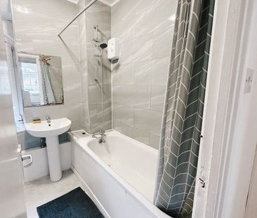 Room in a Shared House, Bow Road Station, E3 - Photo 6