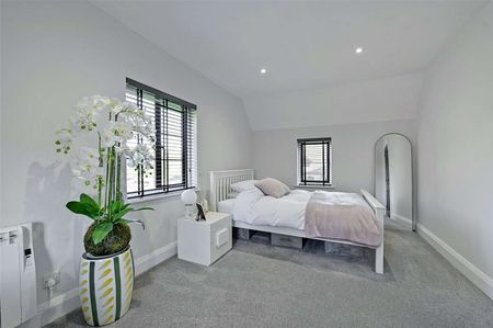 A recently updated two bedroom cottage, located on the Harleyford Estate - Photo 4