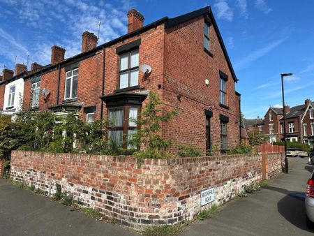 4 bedroom semi-detached house to rent - Photo 3