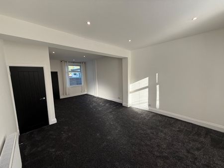 2 Bed Terraced House, Kenwyn Street, M40 - Photo 2