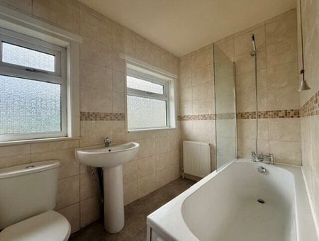 Windy Bank, Colne, BB8 - Photo 4