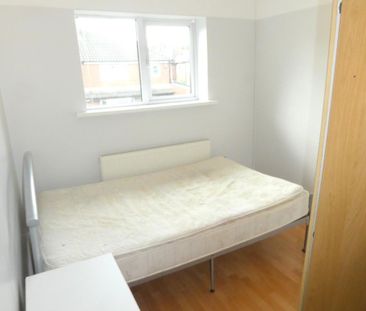 4 bedroom semi-detached house to rent - Photo 6