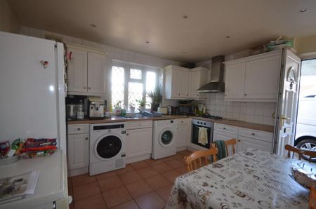 3 bedroom end of terrace house to rent - Photo 3