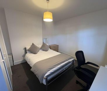 1 bedroom in a house share to rent - Photo 2