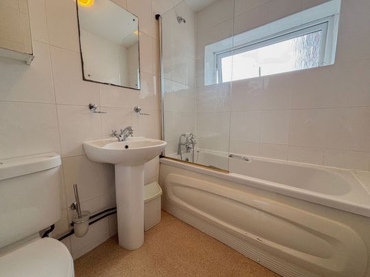 1 bed flat to rent in School Lane, Prescelly Court School Lane, CV8 - Photo 1