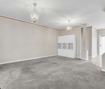 Sophisticated Townhouse Living! - Photo 3