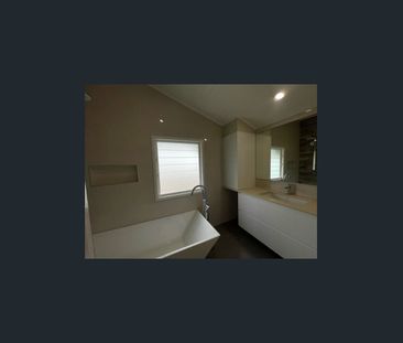 Contemporary 2 Bedroom Home Railway Estate Location - Photo 2