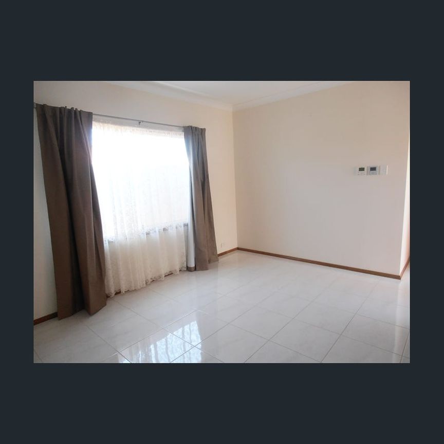 A 4-Bedroom Spacious Home + 2 Huge Open Plan Living Areas - Photo 1