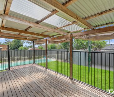 FAMILY HOME WITH POOL! - Photo 4