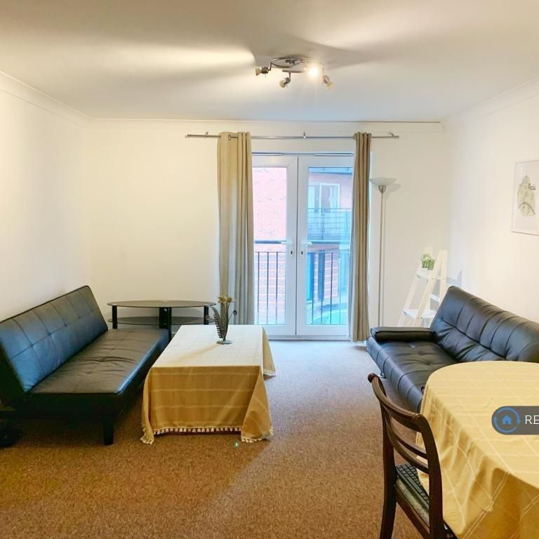 2 bedroom flat to rent - Photo 1