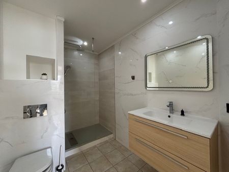 Location Appartement 2 pièces 33m² LES ABYMES 97139 - Photo 5