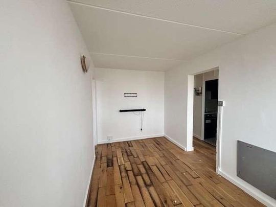 Francis Chichester Way, Clapham, SW11 - Photo 1