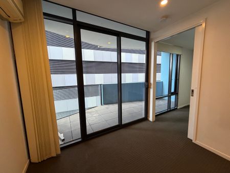 2 Bedroom Apartment with Balcony - Photo 2