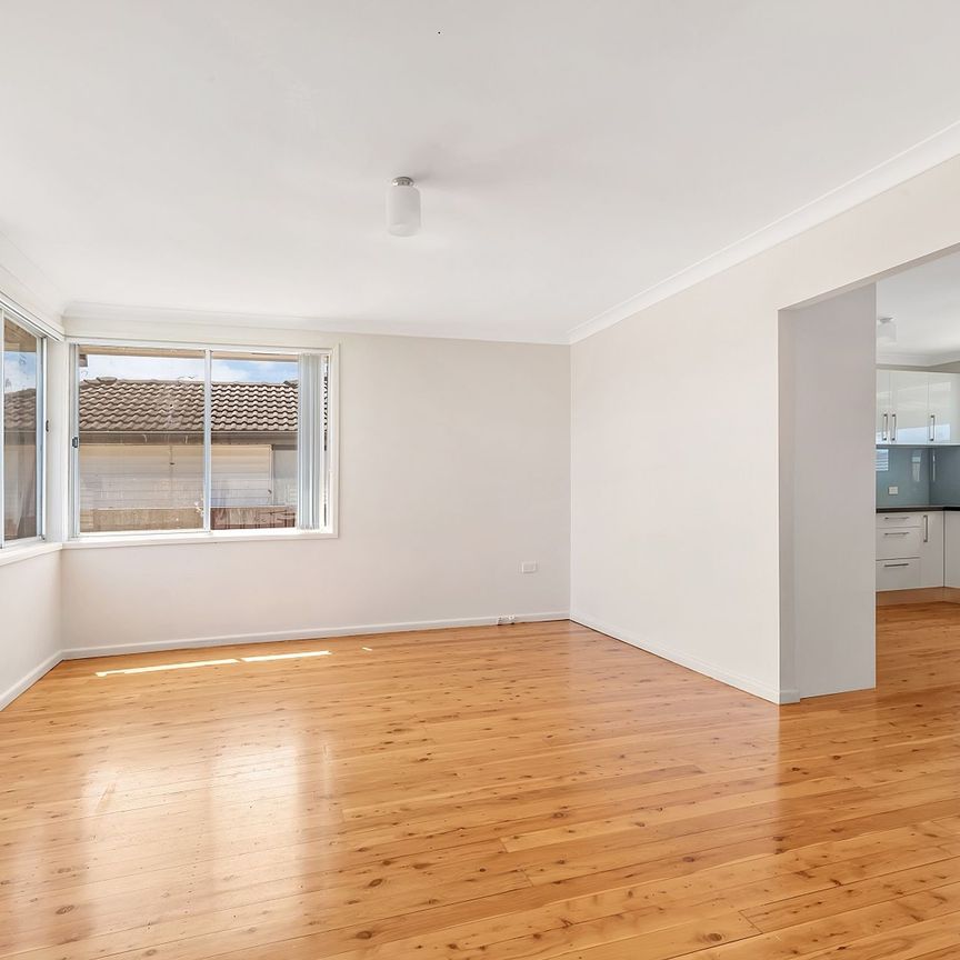 Beautiful Three Bedroom Home! - Photo 1