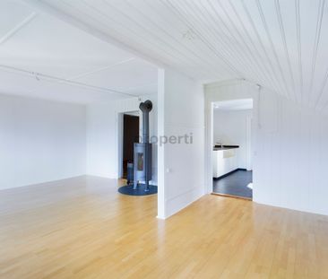 Charming 4.5-room penthouse apartment with balcony in Thierachern - Photo 3