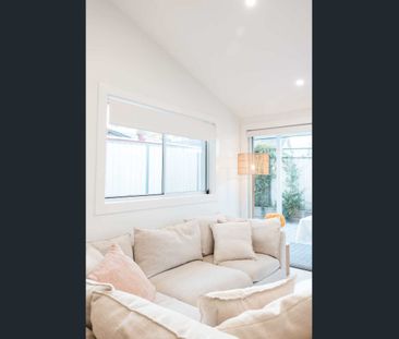 MODERN TWO-BEDROOM GRANNY FLAT WITH ULTRA-HIGH CEILINGS - Photo 4