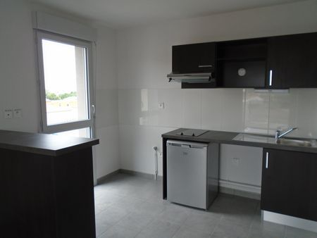 Location Appartement 2 pièces 39m² LAUNAGUET 31140 - Photo 2