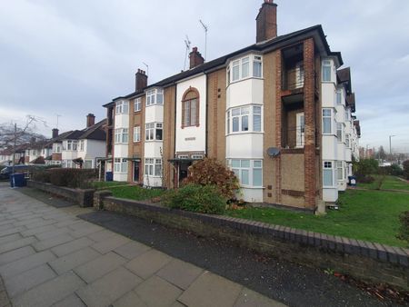 2 Bed Maisonette, Hurstwood Court, NW11 - Photo 2