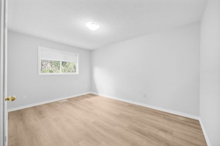 For Lease - 10 Ferris Street, Richmond Hill, Ontario - Photo 2