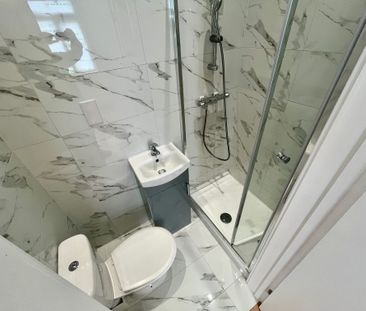 Spacious Bright ONE BED FLAT (1st Floor) – All Bills Included (exce... - Photo 2