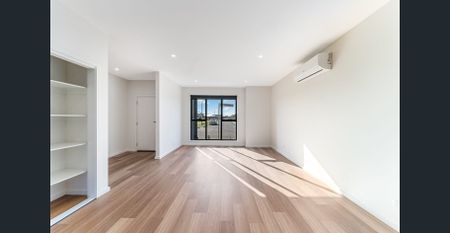 NEAR NEW 4 BEDROOM TOWNHOUSE - Photo 4