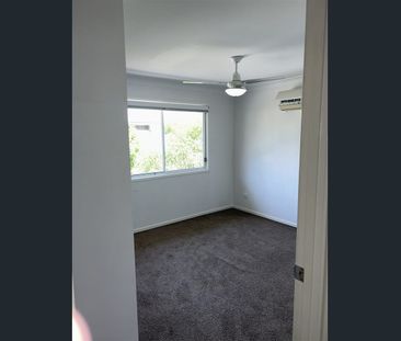 4 bedroom, 3.5 bathrooms, DLUG modern townhouse - Photo 3