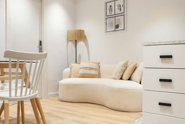 Carrer de Còrsega, Barcelona, Catalonia 08037 - Photo 1