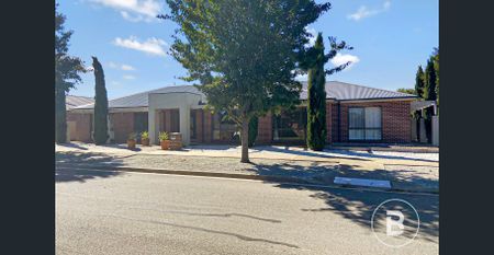 7 Moseley Street, Alfredton, Vic 3350 - Photo 2