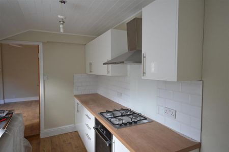 3 bedroom terraced house to rent - Photo 5