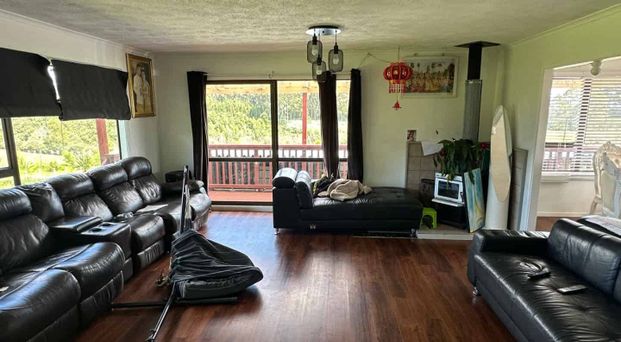 Lifestyle Living at Its Finest – 180C Mill Road, Bombay - Photo 1