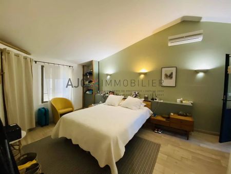 MAISON DE VILLE MEUBLÉE T4 - COUR - Photo 5