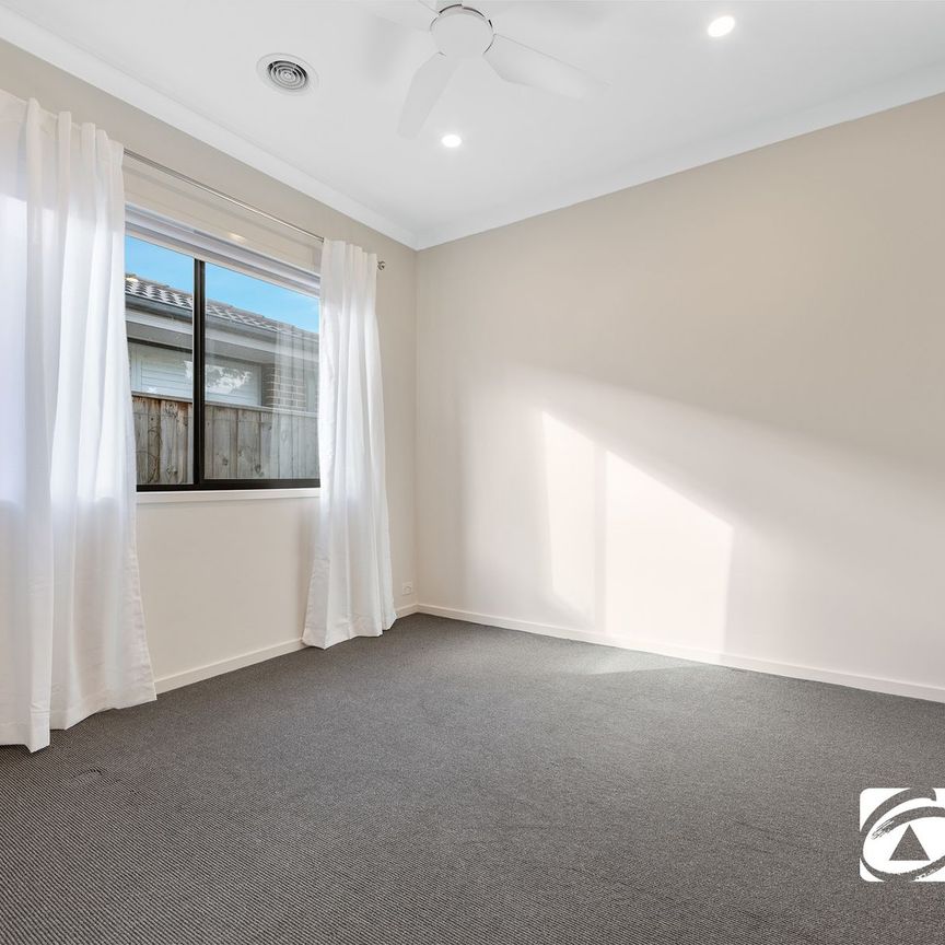 9 Higgins Street, 3336, Fraser Rise Vic - Photo 1